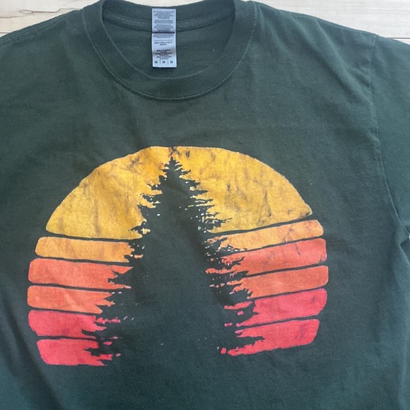 Gildan Womens M Tee Shirt. Hunter green with sunset and tree. Super cute - Picture 8 of 12